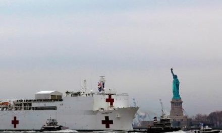 Navio-hospital em Nova York não aceita pacientes com covid-19 e é criticado