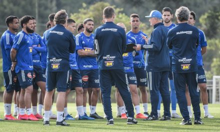 Excesso? Cruzeiro fecha 1º turno da Série B com utilização de 34 jogadores e quatro técnicos