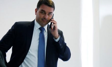 MPRJ diz que Flávio Bolsonaro aumentou patrimônio de forma ‘sorrateira’ e com desvio de recursos públicos
