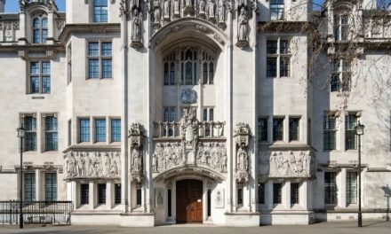 Justiça britânica absolve homens negros por tentativa de roubo há 50 anos