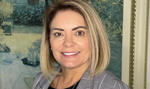 Jornal: PF pede investigação de ex-mulher de Bolsonaro por compra de mansão