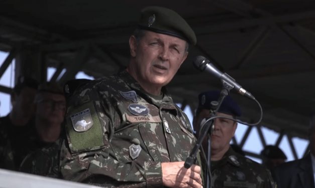 Exército decide acabar com mensagem de aniversário do golpe militar