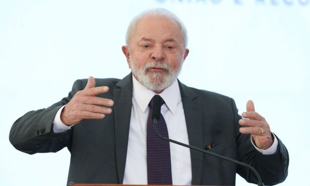 Com pneumonia leve, Lula adia embarque para a China
