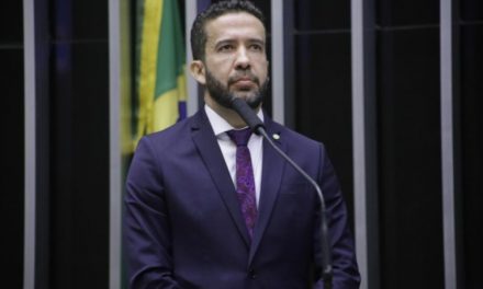 MPF abre inquérito para apurar suposta rachadinha no gabinete de Janones